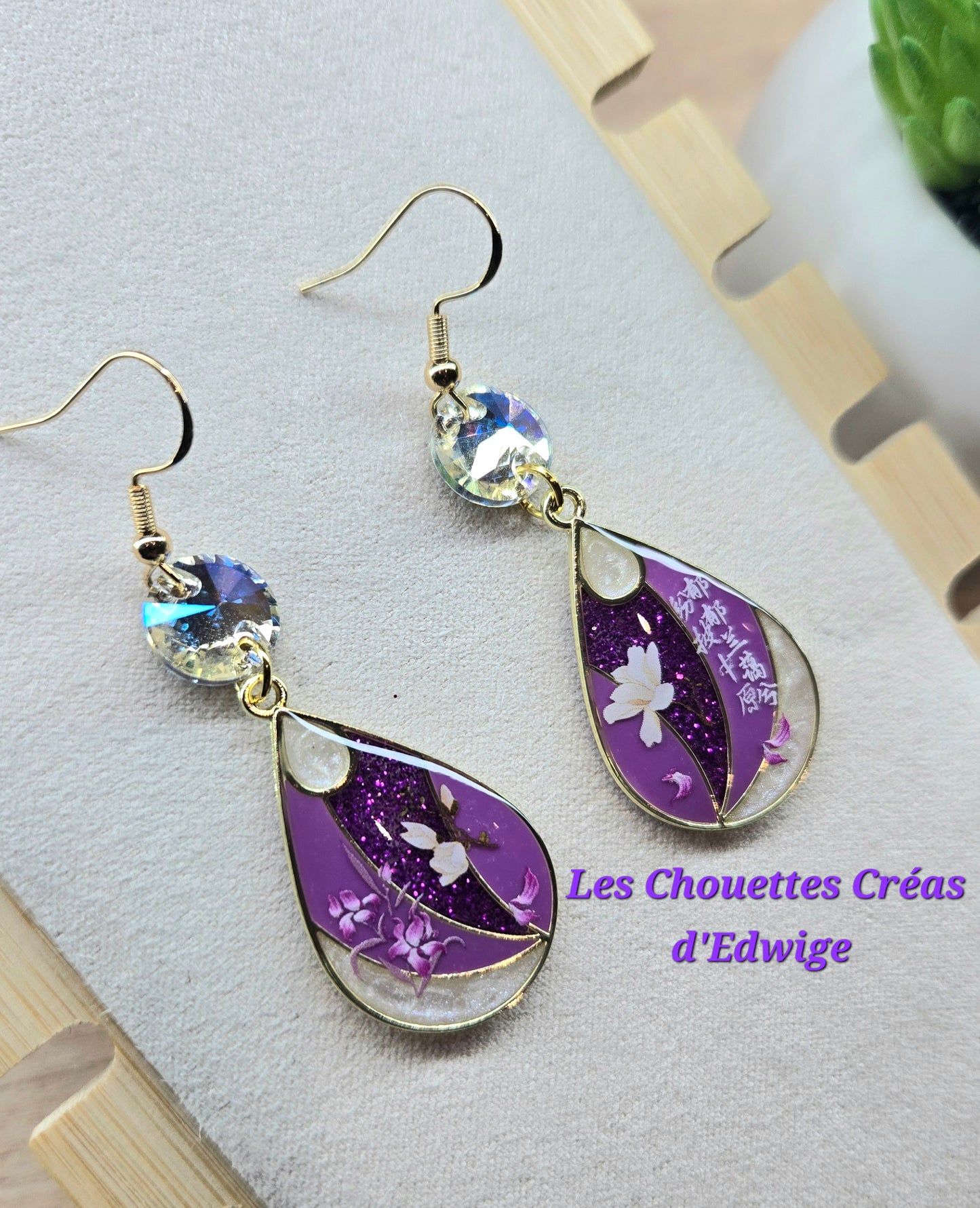 Boucles d'oreilles violettes aux décors asiatiques