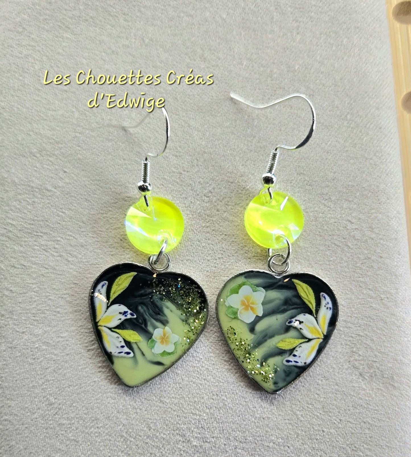 Boucles d'oreilles cœurs noires et jaunes