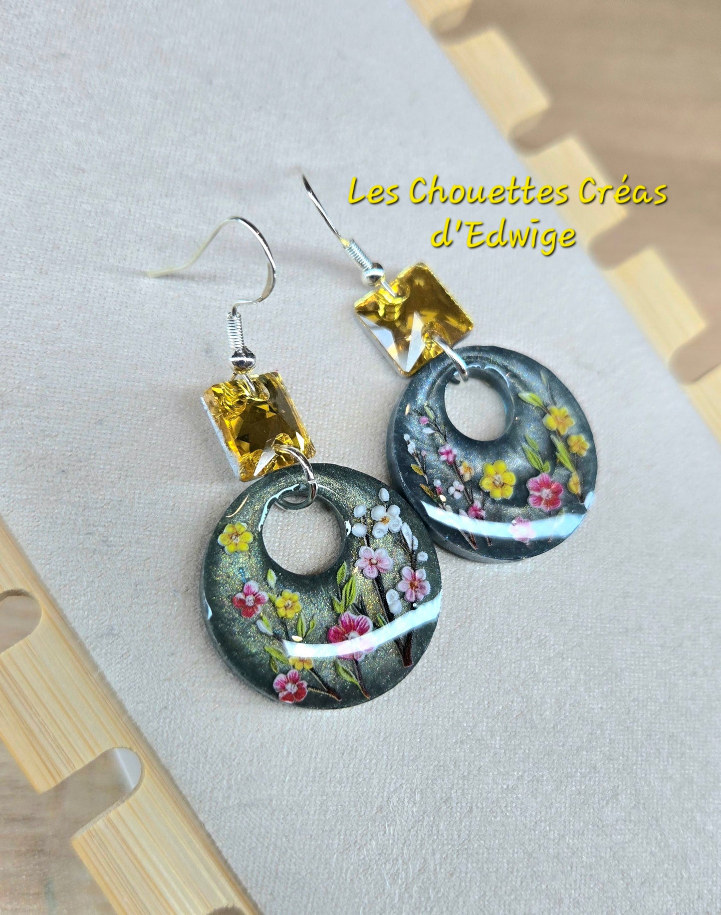Créoles avec fleurs printanières