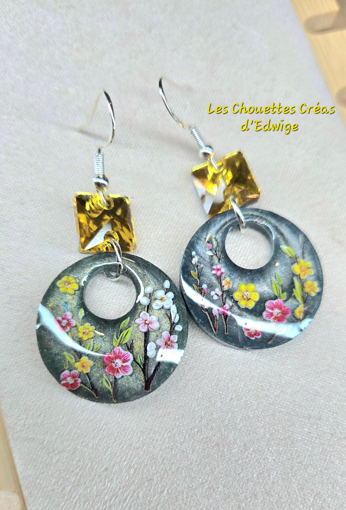 Créoles avec fleurs printanières