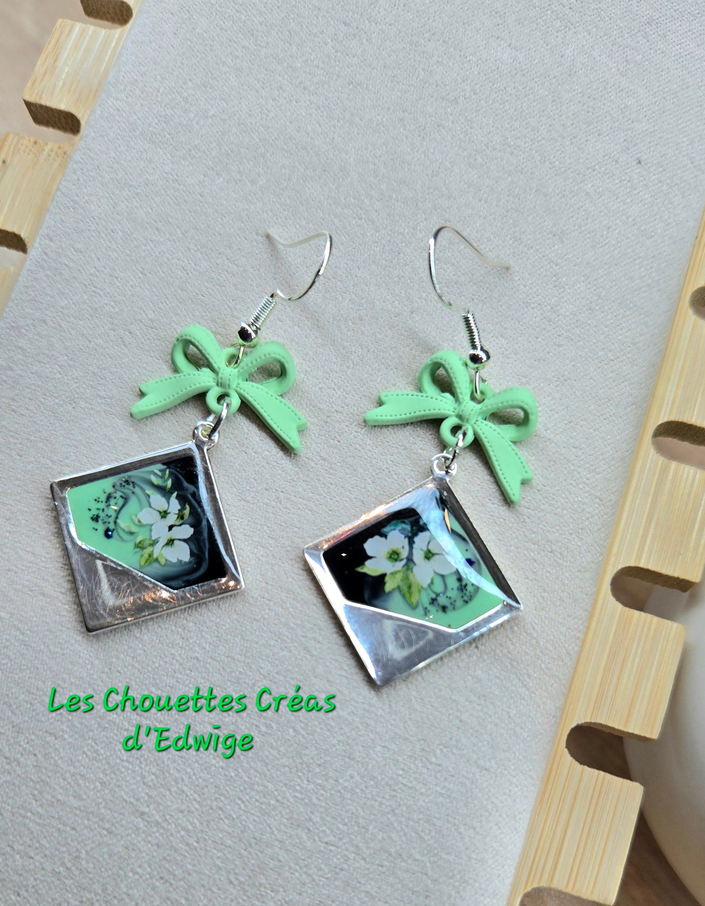 Boucles d'oreilles nœuds verts