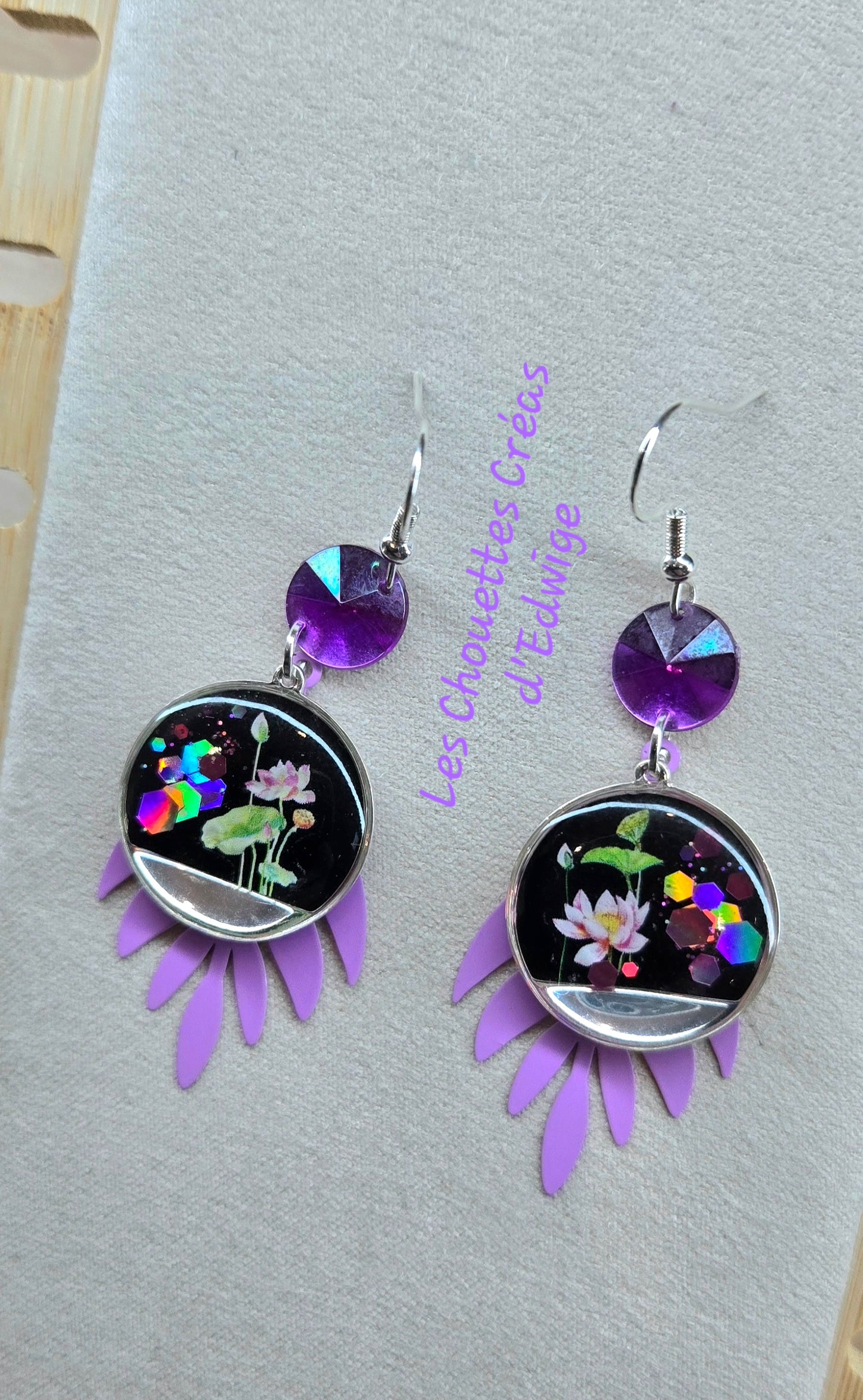 Boucles d'oreilles noires et mauves