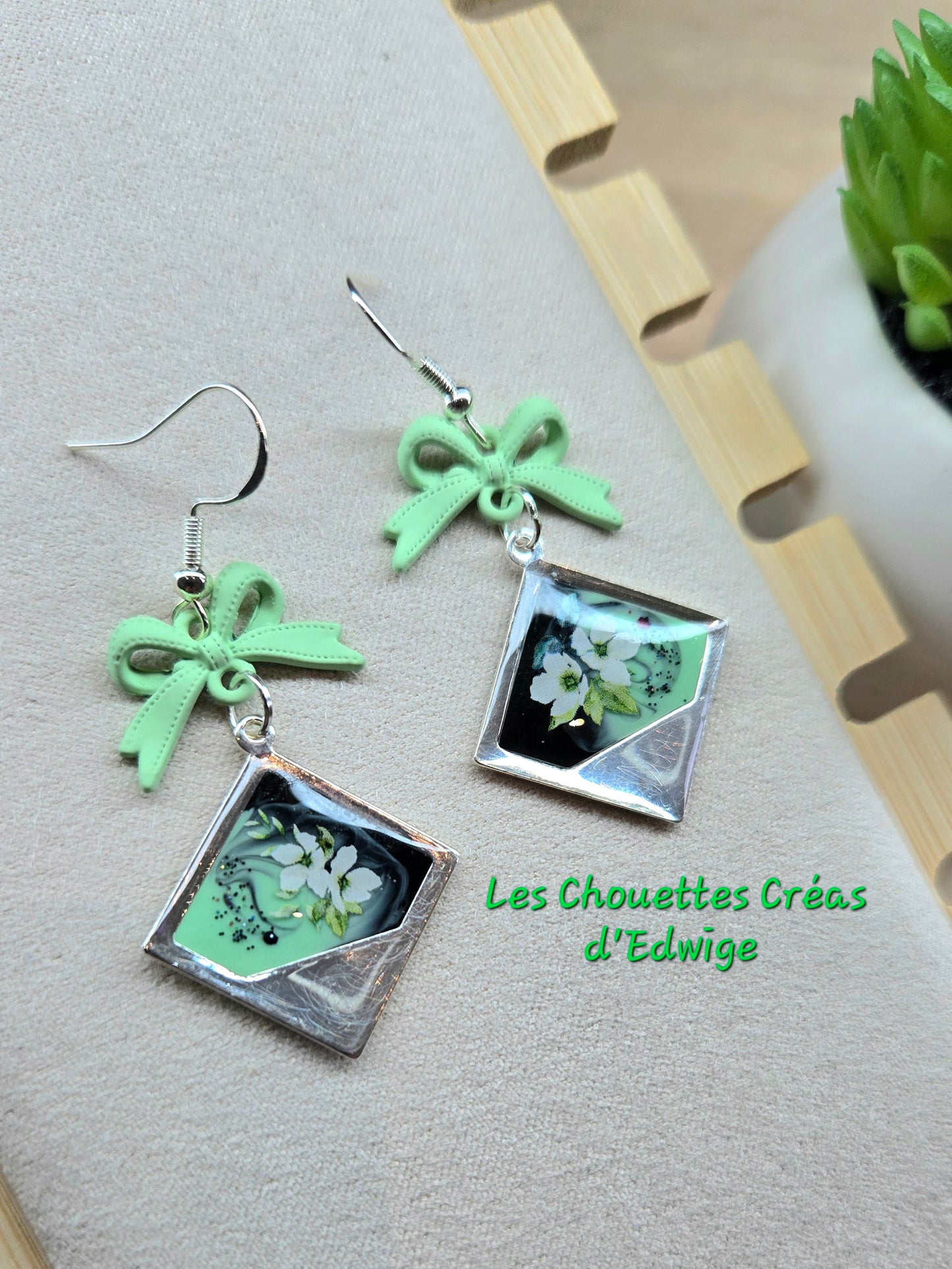 Boucles d'oreilles nœuds verts