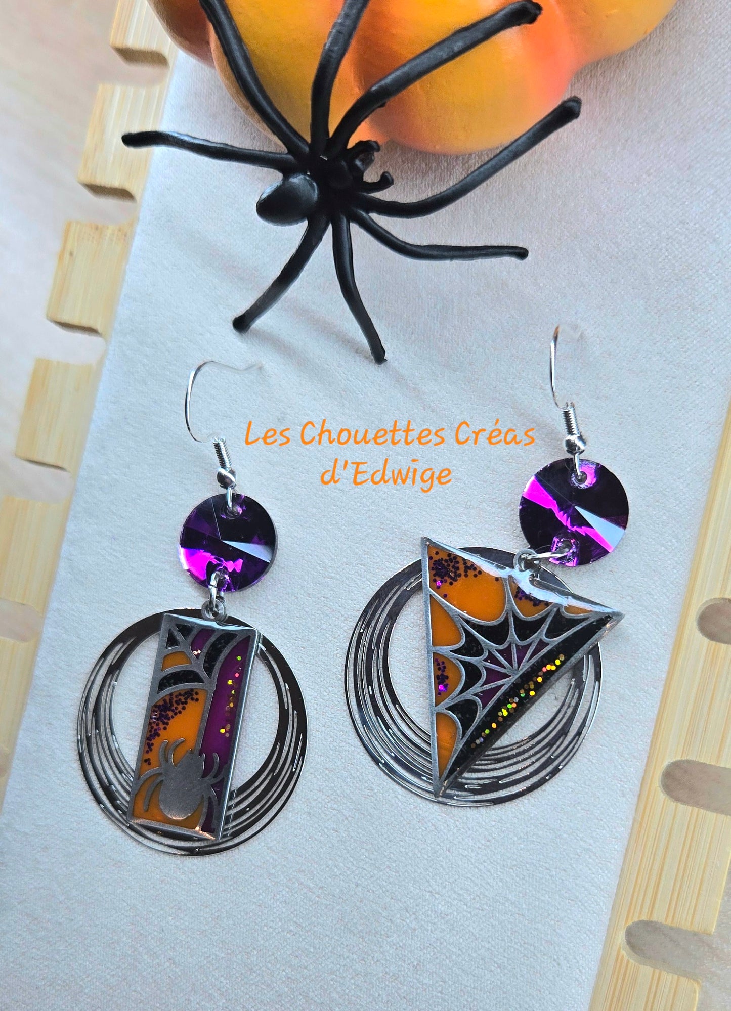 Boucles d'oreilles dépareillées Araignées