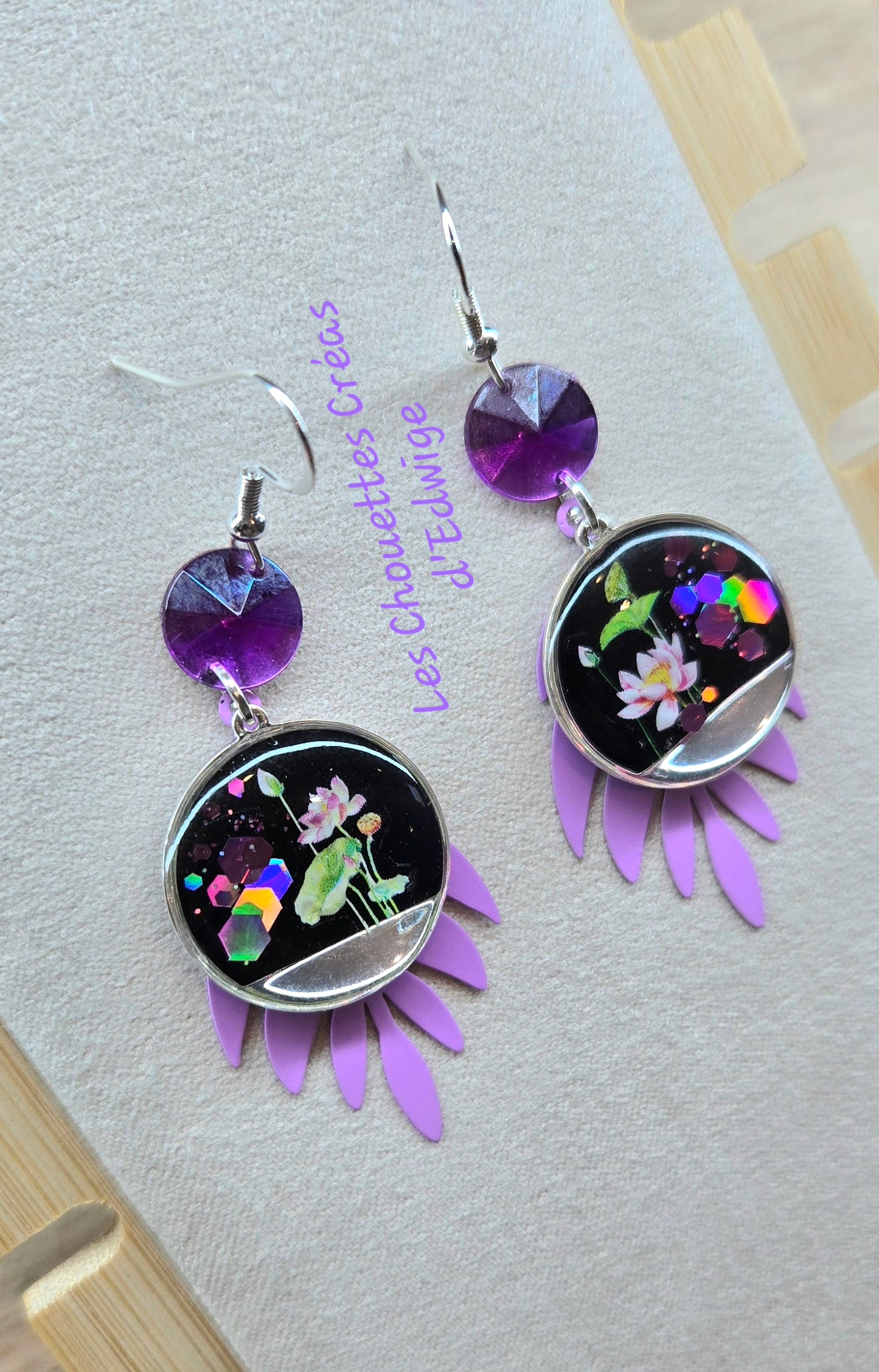 Boucles d'oreilles noires et mauves
