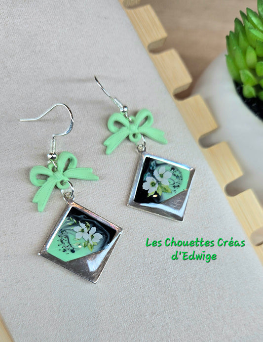 Boucles d'oreilles nœuds verts
