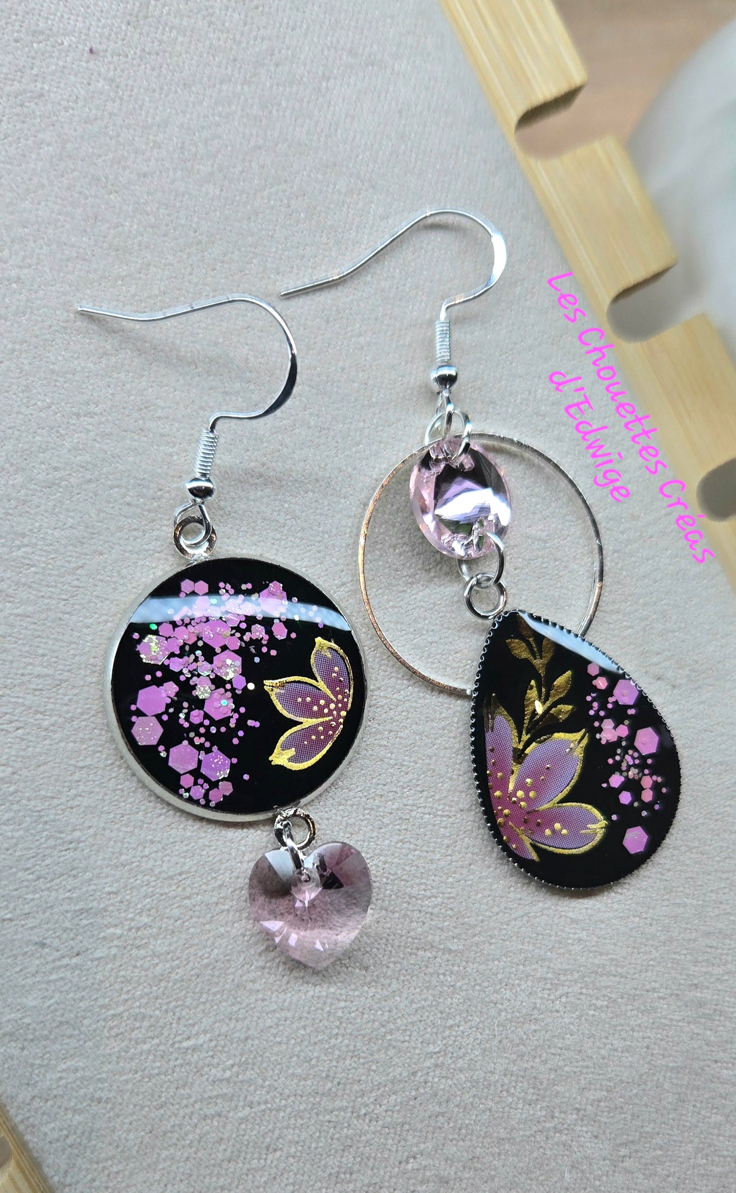 Boucles d'oreilles fleuries dépareillées