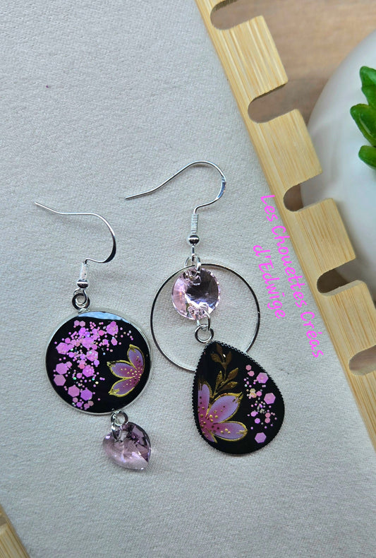 Boucles d'oreilles fleuries dépareillées