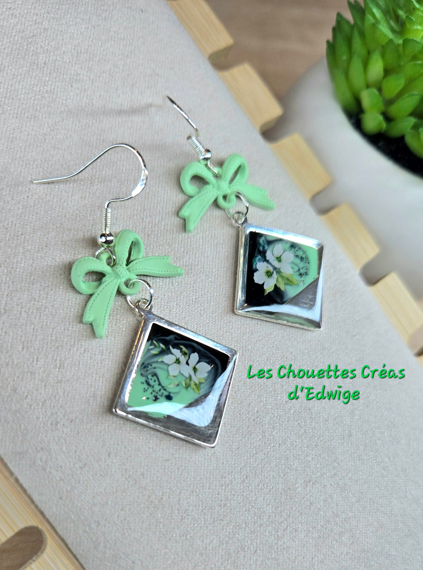 Boucles d'oreilles nœuds verts