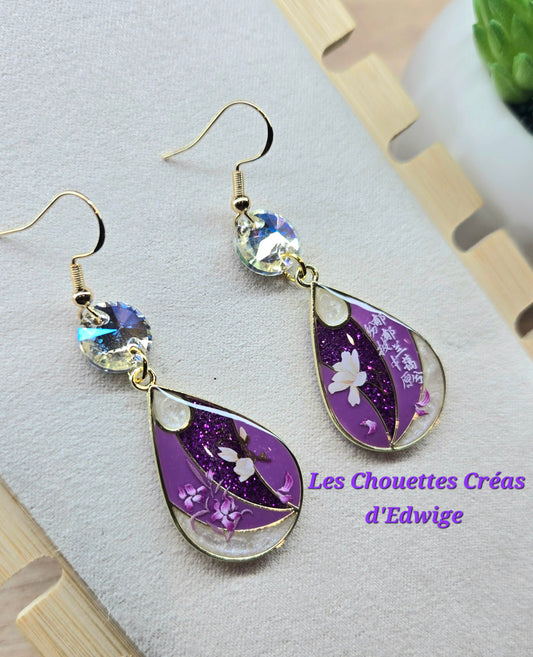 Boucles d'oreilles violettes aux décors asiatiques