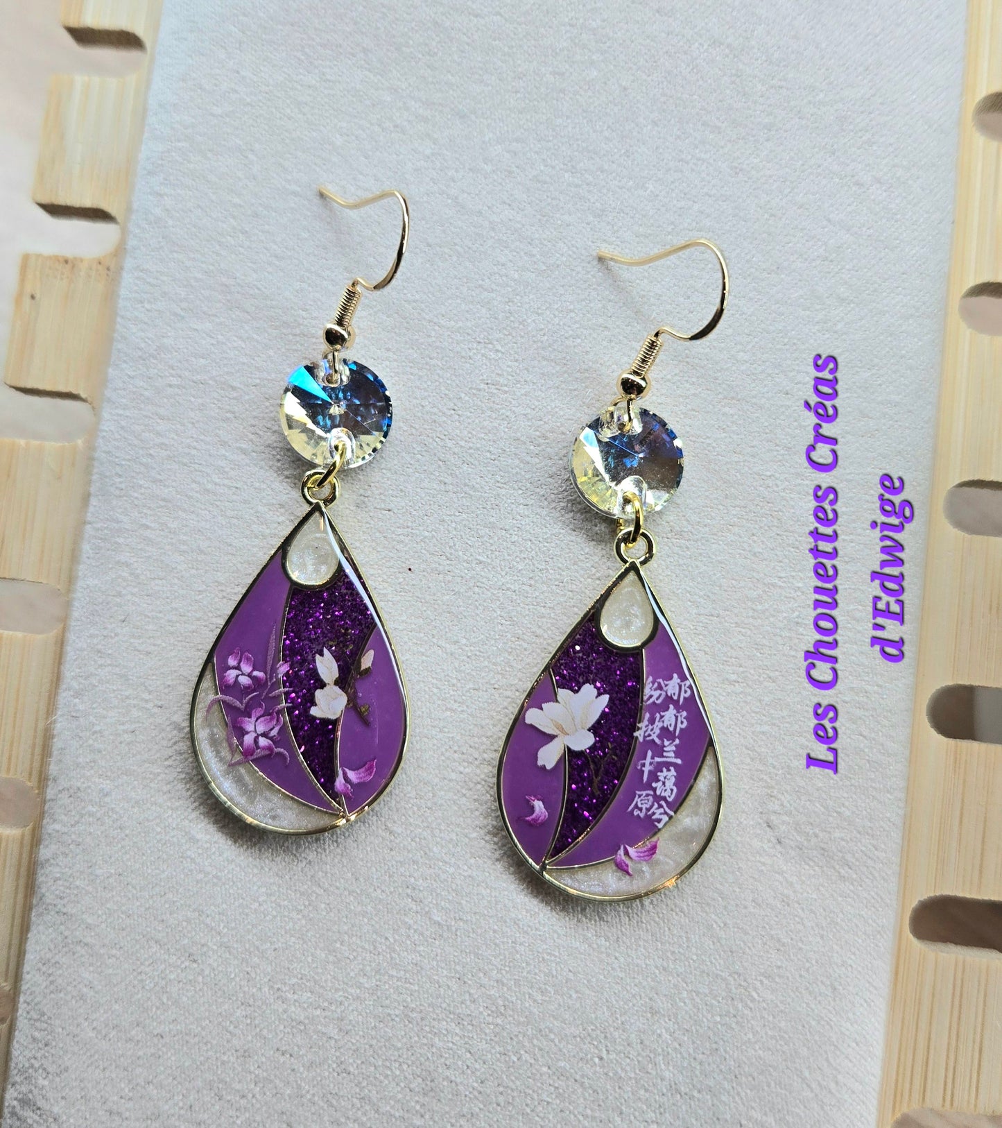 Boucles d'oreilles violettes aux décors asiatiques