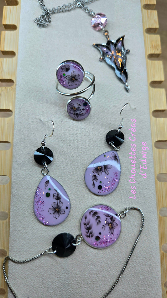 Parure : Boucles d'oreille, bague, bracelet, collier
