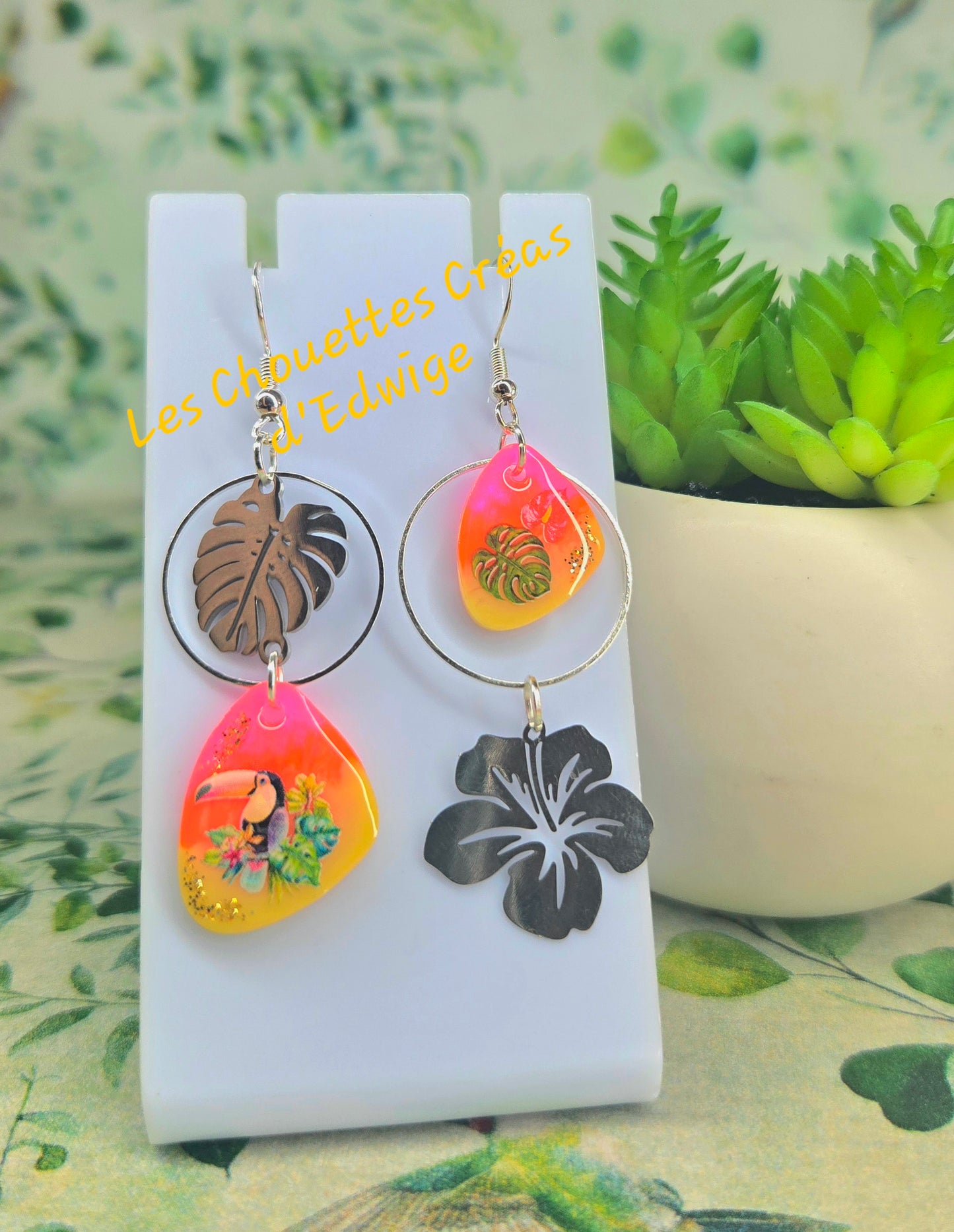 Boucles d'oreilles dépareillées toucan