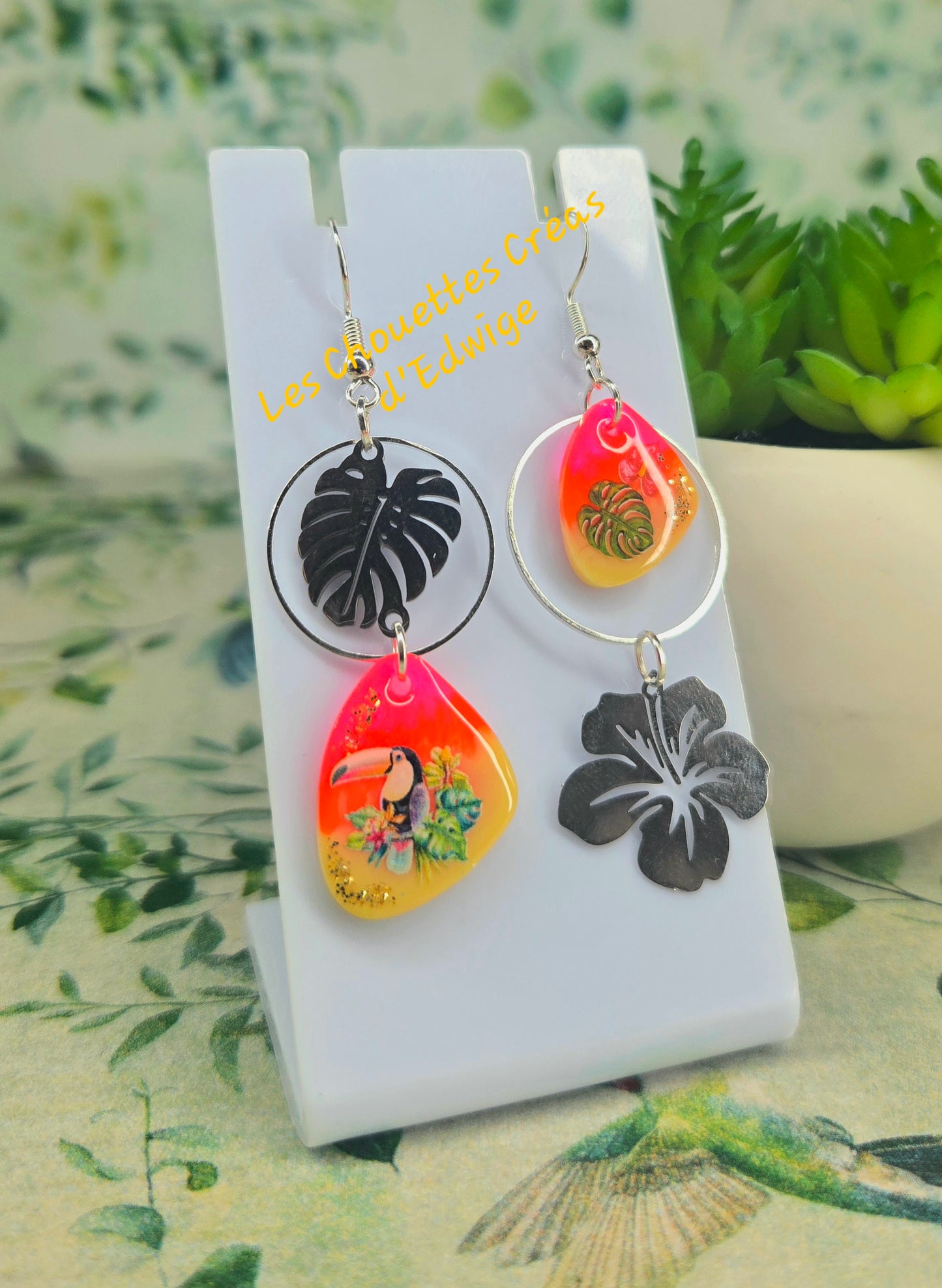 Boucles d'oreilles dépareillées toucan