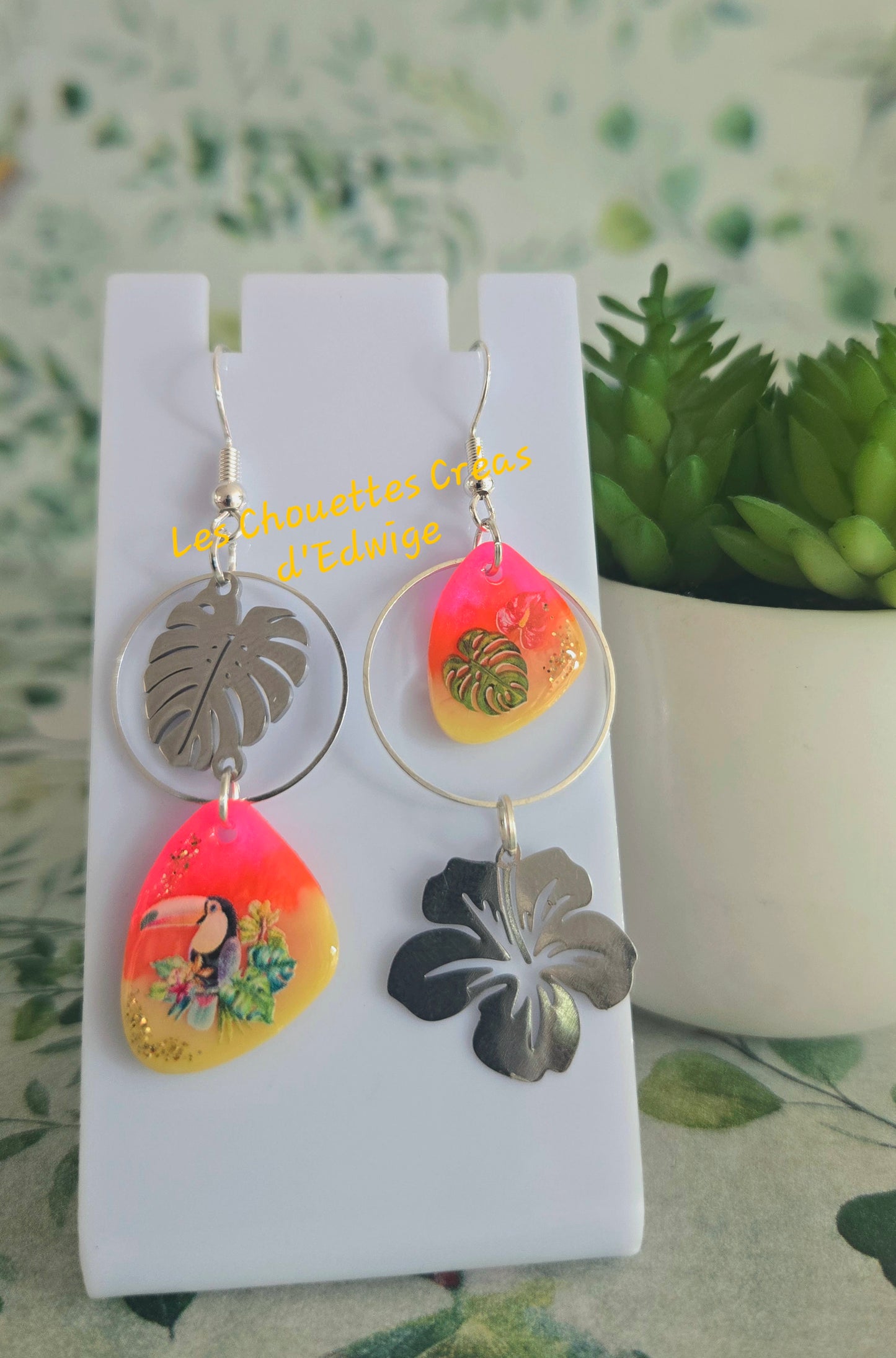 Boucles d'oreilles dépareillées toucan